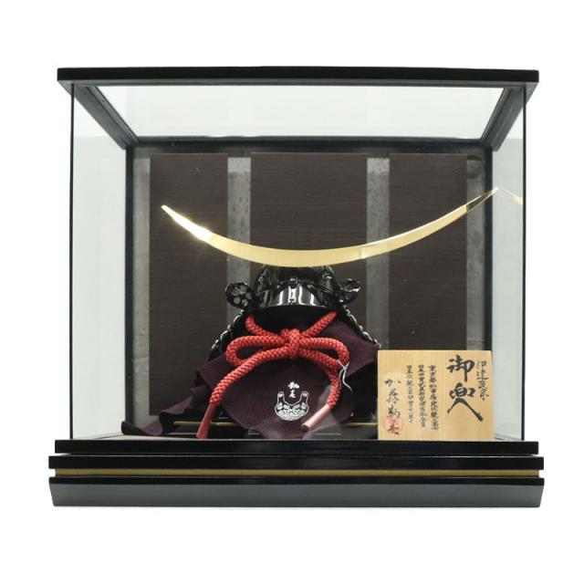 五月人形 ケース入兜 加藤鞆美作 三分の一 幻 伊達政宗 USB照明付き 2025-yb036 幅41cm ケース飾り 戦国武将 端午の節句 節句 お祝い インテリア 五月人形