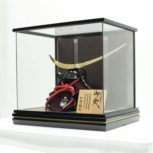 五月人形 ケース入兜 加藤鞆美作 三分の一 幻 伊達政宗 USB照明付き 2025-yb036 幅41cm ケース飾り 戦国武将 端午の節句 節句 お祝い インテリア 五月人形