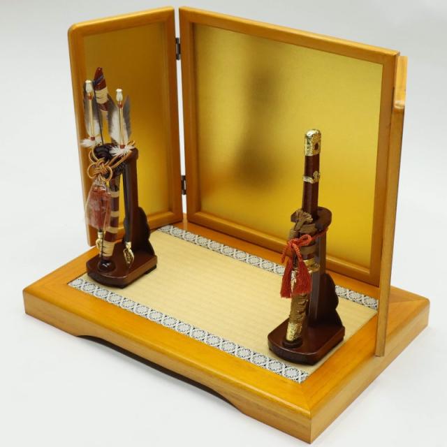 五月人形　台と屏風と弓太刀セット 匠 -takumi- | コンパクト五月人形の人形工房 彩倉