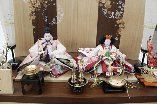 雛人形 親王収納飾り 雛ごよみ 茶ぼかし刺繍 小三五 桜刺しゅう hn233 hs56 幅65cm 玄武収納 2人 (24hina-ya-to0058) ひな人形 雛祭の通販は 雛人形 親王収納飾り 雛ごよみ 茶ぼかし刺繍 小三五 桜刺しゅう hn233 hs56 幅65cm 玄武収納 2人 (24hina-ya-to0058) ひな人形 雛祭の通販は