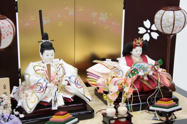 雛人形 親王収納飾り 小出松寿 おぼこ雛 四寸 京刺繍 hn188 hs164 幅60cm ぶどう透かし屏風 2人 (24hina-ya-to0189) ひな人形 雛祭の通販は