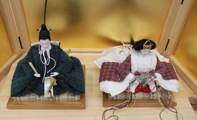 雛人形 親王平飾り 田村芙紗彦 京十二番 SenSen 緑×エンジ hn405 hs1015 幅63cm 桧金屏風 2人 (24hina-ya-to1018) ひな人形 雛祭の通販は