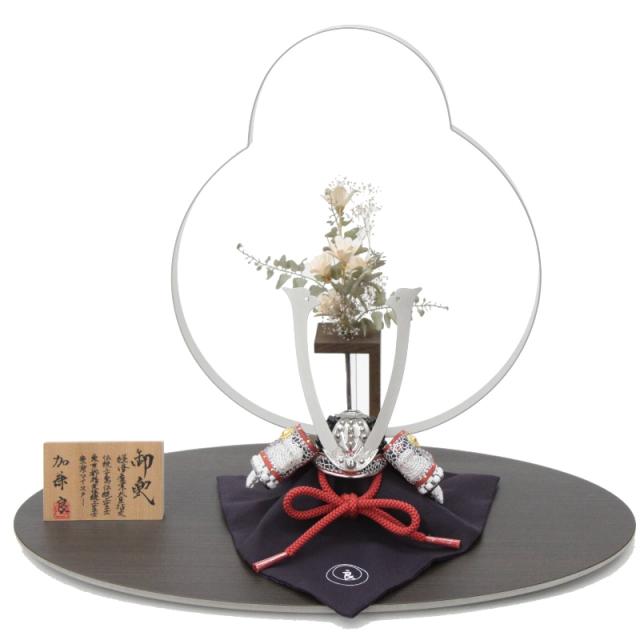 五月人形 兜 平飾り 1/4 幅60cm（245to0177）加藤良 上笹 白糸縅 銀小札 江戸甲冑 モニュメントHANAMADO ym1123n（gk169b/yb1075/yd1019/gs175） 端午の節句 インテリアの通販は