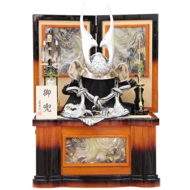 五月人形 着用兜 収納飾り 25号 幅61cm（245to0317）貫先兜 シルバー 彫金 王朝塗り龍虎彫金 ym1199n（gk220b/yb1084/yy1056/gs314） 端午の節句 インテリアの通販は
