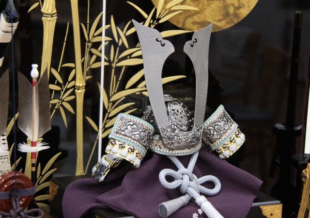 五月人形 兜 平飾り 10号 幅65cm(245to0444)武久 一枚物 イブシ銀 グレー中白縅 京甲冑 研出し月に竹屏風 ym1088(gk187/yb1019/yd1020/yy1006/gs434) 端午の節句 インテリアの通販は 五月人形 兜 平飾り 10号 幅65cm(245to0444)武久 一枚物 イブシ銀 グレー中白縅 京甲冑 研出し月に竹屏風 ym1088(gk187/yb1019/yd1020/yy1006/gs434) 端午の節句 インテリアの通販は