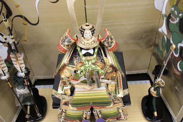 端午の節句 黒塗流備畳台 倒れる