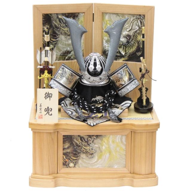 五月人形 着用兜 収納飾り 25号 幅63cm（245to0838）ブロンズ松葉鍬形 ブロンズ松葉鍬形 武将 木目セット ym1201n（gk222b/yb1096/yy1058/gs833） 端午の節句 インテリアの通販は 59,880円