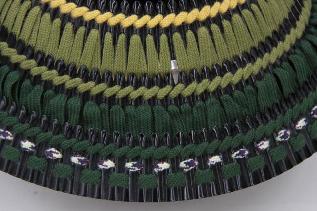 五月人形 着用兜 収納飾り 25号 幅61cm（245to0328）ブロンズ松葉鍬形 ブロンズ松葉鍬形 黒金ぼかし龍虎彫 ym1201n（gk222b/yb1085/yy1056/gs323） 端午の節句 インテリアの通販は