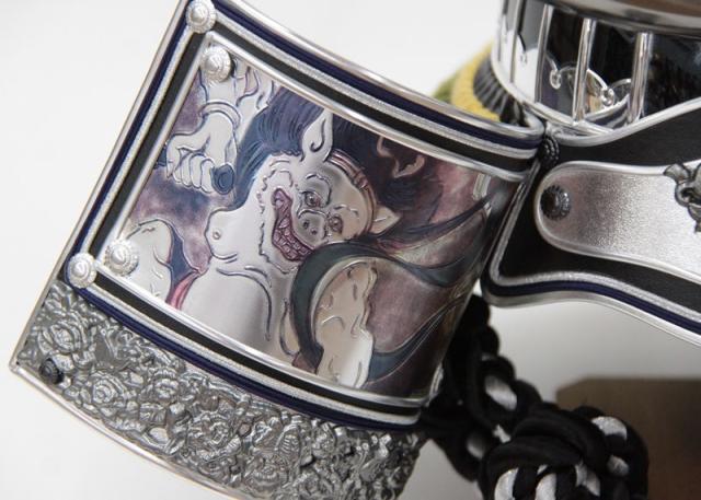 五月人形 着用兜 収納飾り 25号 幅61cm（245to0313）伊達兜 ブロンズ前立、銀鉢 戦国武将 黒銀ぼかし龍虎彫金 ym1204n（gk225b/yb1083/yy1055/gs305） 端午の節句 インテリアの通販は