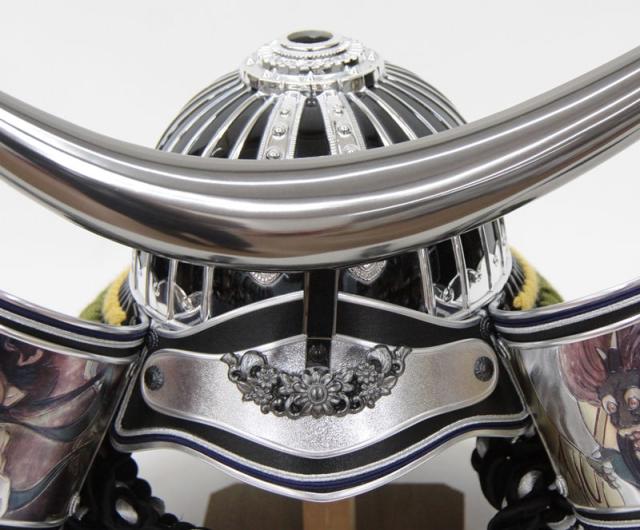 五月人形 着用兜 収納飾り 25号 幅61cm（245to0313）伊達兜 ブロンズ前立、銀鉢 戦国武将 黒銀ぼかし龍虎彫金 ym1204n（gk225b/yb1083/yy1055/gs305） 端午の節句 インテリアの通販は