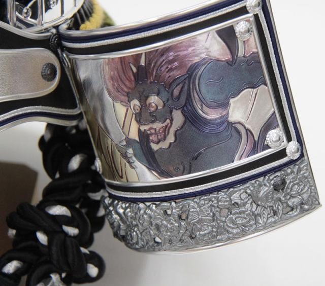 五月人形 着用兜 収納飾り 25号 幅61cm（245to0313）伊達兜 ブロンズ前立、銀鉢 戦国武将 黒銀ぼかし龍虎彫金 ym1204n（gk225b/yb1083/yy1055/gs305） 端午の節句 インテリアの通販は