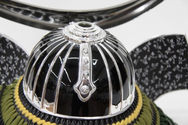 五月人形 着用兜 収納飾り 25号 幅61cm（245to0313）伊達兜 ブロンズ前立、銀鉢 戦国武将 黒銀ぼかし龍虎彫金 ym1204n（gk225b/yb1083/yy1055/gs305） 端午の節句 インテリアの通販は