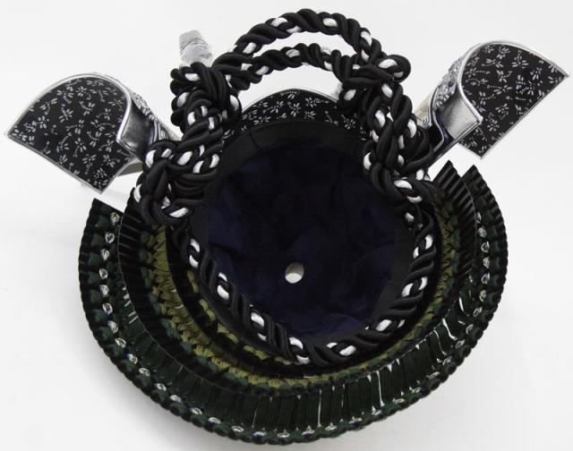 五月人形 着用兜 収納飾り 25号 幅61cm（245to0313）伊達兜 ブロンズ前立、銀鉢 戦国武将 黒銀ぼかし龍虎彫金 ym1204n（gk225b/yb1083/yy1055/gs305） 端午の節句 インテリアの通販は