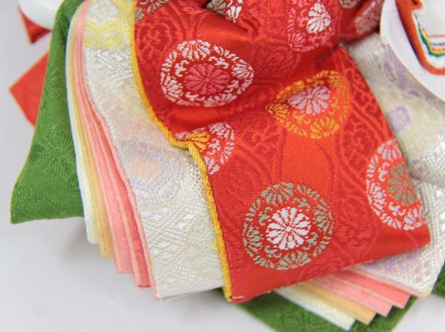 雛人形 親王平飾り 小出松寿 おぼこ雛 四寸 黄櫨染 hn191 hs1624 幅69cm 押し花屏風 春告げ桜 (24hina-ya-to1652) ひな人形 雛祭の通販は