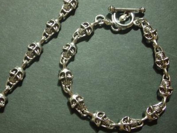 ブレスレット メンズアクセサリー アクセサリー ファッション メンズブレス 小ドクロ連 小ぶり 邪魔にならない メタルスカル ブレスの通販はau Pay マーケット Tre Fiore