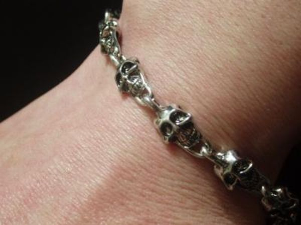 ブレスレット メンズアクセサリー アクセサリー ファッション メンズブレス 小ドクロ連 小ぶり 邪魔にならない メタルスカル ブレスの通販はau Pay マーケット Tre Fiore