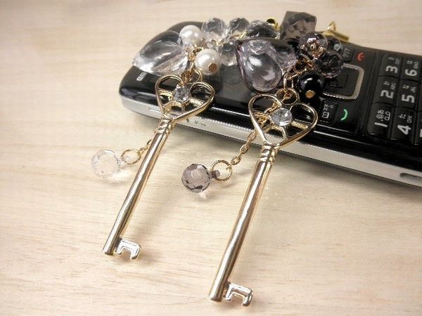 スマホストラップ スマホ タブレットアクセサリー 周辺機器 タブレット パソコン 携帯ストラップ 鍵 アクリルパーツ下がり パール 可愛いの通販はau Pay マーケット Tre Fiore