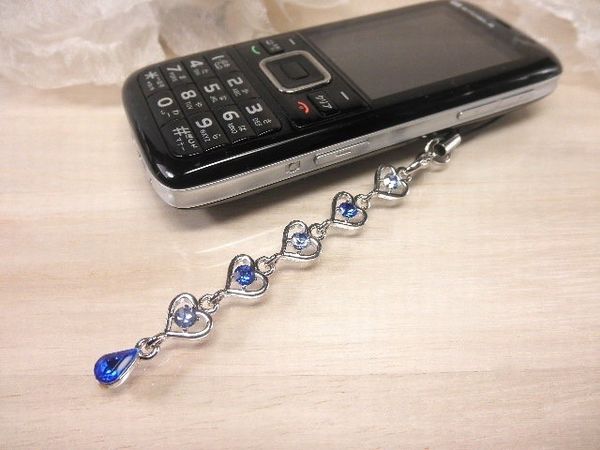 スマホストラップ スマホ タブレットアクセサリー 周辺機器 タブレット パソコン 携帯ストラップ ハート連 5段 ラインストーン ハートの通販はau Pay マーケット Tre Fiore