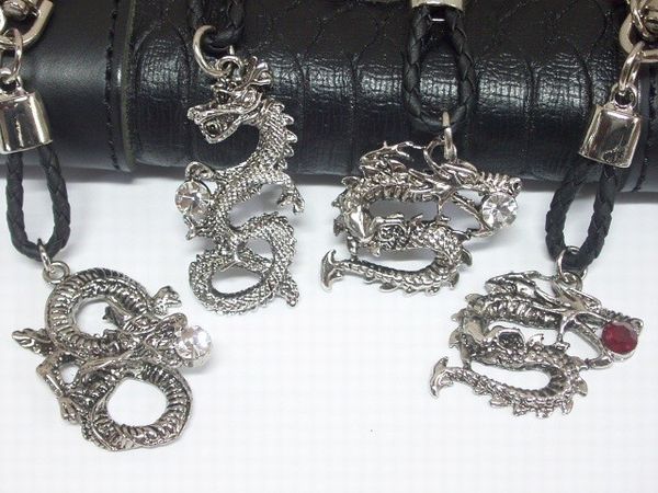 キーホルダー キーリング ファッション小物 メンズファッション ドラゴンモチーフ 3スタイル ワイルド ストーン入り 龍モチーフ付きの通販はau Pay マーケット Tre Fiore