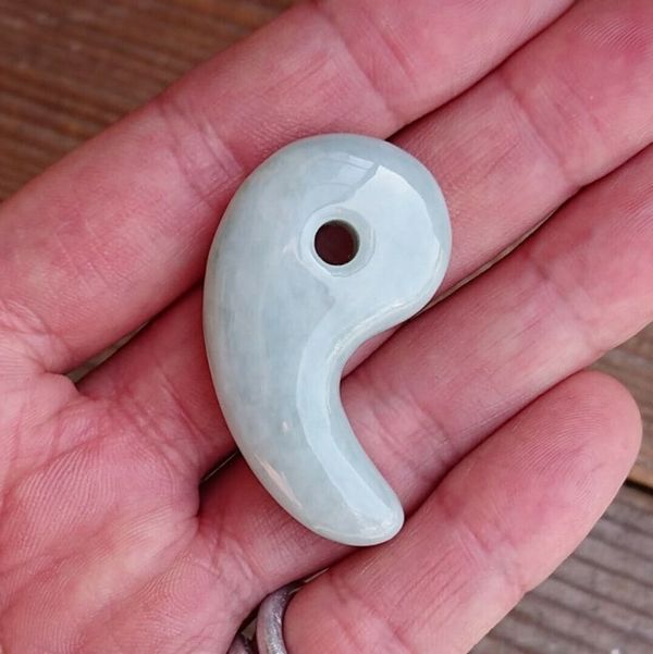 ビーズ アクセサリー用品 アクセサリー道具 材料 手芸 ハンドクラフト 楽器 コレクション 勾玉 翡翠 45mm 日本古来より伝わる装身具 【送料無料】_2