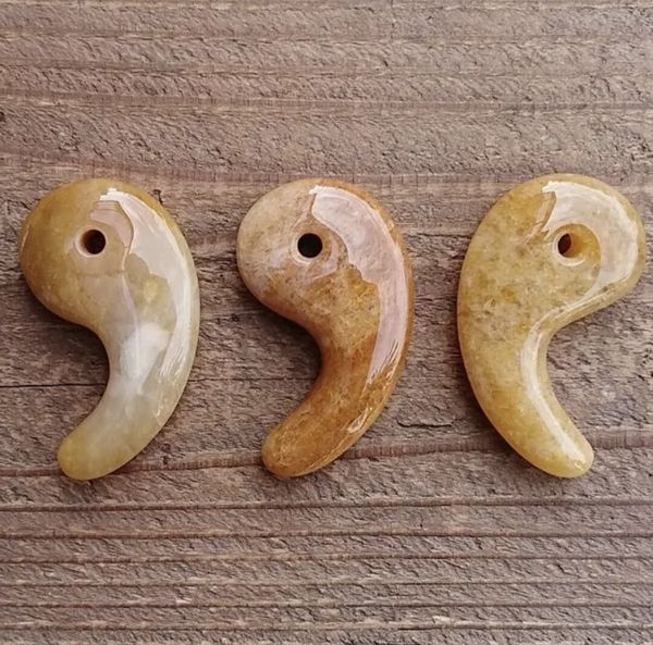 ビーズ アクセサリー用品 アクセサリー道具 材料 手芸 ハンドクラフト コレクション 勾玉 イエロージェイド 特大 日本古来より伝わる 【送料無料】