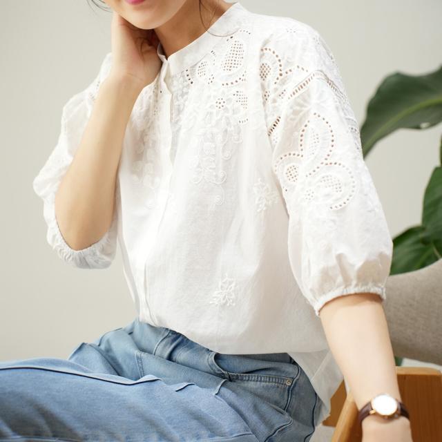 トップス ブラウス 白シャツ 白トップス 袖あり 5分袖 五分袖 ボリューム袖 バルーンスリーブ ボリュームスリーブ スタンドカラー フレア ワイド レース 刺繍 前開き 透け感 ボタン 薄手 かわいい 大人可愛い きれいめ シンプル 大人 上品 おしゃれ お洒落 レトロ 大人女子 5,280円