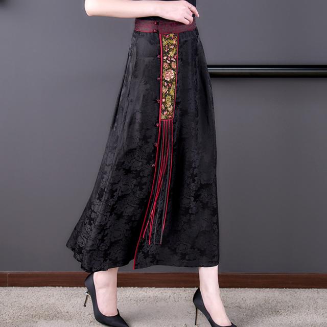 スカート レディース オリエンタルベロアスカート サイドボタン ロングスカート ベロアスカート フレア ミモレ丈 ロング丈 ベロア エスニック チャイナ風 花柄 黒 ブラック オシャレ 可愛い キレイめ 上品 フェミニン 華やか トラッド シック カジュアル 秋 冬 デイリーの通販は 5,540円