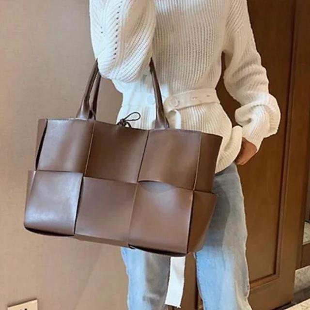 A4可能 トートバッグ PU革バッグ バッグ トート デイバッグ 大容量 多収納 多機能 自立 スクエア レザー シンプル 上品 エレガント 柄 ビジネス 通勤 通学 デイリーユース お出かけ イベント お買い物 普段使い シーズンレス 大きめ A4 ブラウン 【OK0003】の通販は 8,514円