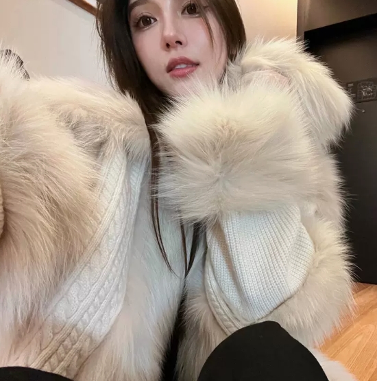 アウター コート ミディアムコート 毛皮 長袖 前開き ボタン ポケット もこもこ かわいい 大人可愛い きれいめ シンプル 上品 おしゃれ かっこいい レトロ ラフ ルーズ こなれ感 個性的 主役級 存在感 抜け感 冬 キュート クール ナチュラル ベーシック レディース 女性用の通販は 15,461円