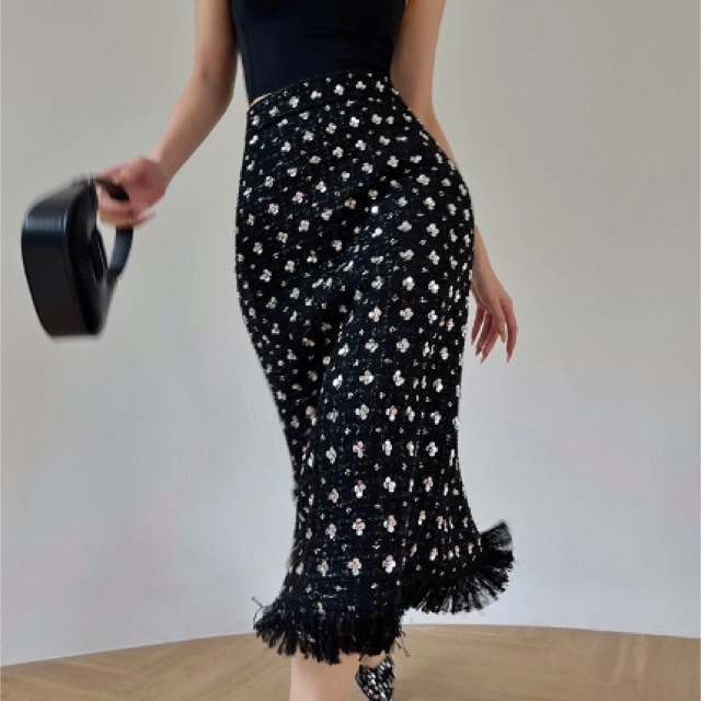 2点セット セットアップ 上下セット キャミソール スカート ショート丈 ミニスカート タイト  ビーズ フリンジ かわいい 大人可愛い きれいめ シンプル カジュアル 大人 上品 おしゃれ かっこいい レトロ クール 女子 こなれ感 個性的 主役級 存在感 オールシーズンの通販は 17,780円