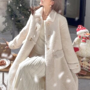 レディース コート ボアコート ロング 襟付き セミフレア 前開き ボタン ボア 大人可愛い きれいめ 上品 おしゃれ こなれ感 ガーリー クール モード系 エレガント 存在感 とろみ感 都会的 ラグジュアリー 冬 謝恩会 二次会 クリスマス バレンタイン オフィス ビジネス OL 通勤の通販は 14,625円