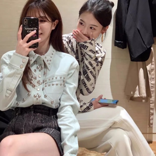 トップス レディース 襟付き ブラウス デニムシャツ 長袖 シャツ 前開き デニム 丈長め ゆったり 普段使い きれいめ かわいい かっこいい 大人女子 大人可愛い キュート カジュアル 大人 おしゃれ お洒落 レトロ こなれ感 ガーリー モード ルーズ 個性的 主役級 存在感 抜け感の通販は 12,780円