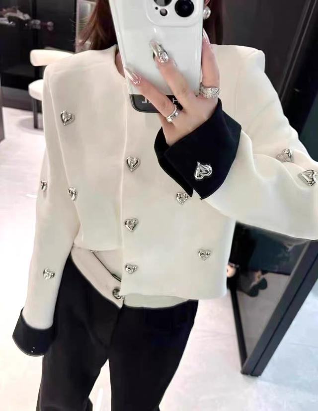 レディース カーディガン 前開き 長袖 ラウンドネック 襟なし ウール かわいい 大人可愛い シンプル 上品 おしゃれ クール エレガント ラブリー キュート ハート柄 秋 冬 オフィス デート 女子会 休日 ショッピング モノトーン【UD0006】の通販は