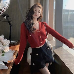 レディース パンツ ボトムス ショートパンツ スリム 細身 Aライン 裾ワイド フェミニン ハイウエスト ボタン 大人可愛い きれいめ シンプル カジュアル 上品 おしゃれ こなれ感 ガーリー クール モード系 エレガント モダン とろみ感 抜け感 都会的 ラグジュアリー 秋 冬の通販は