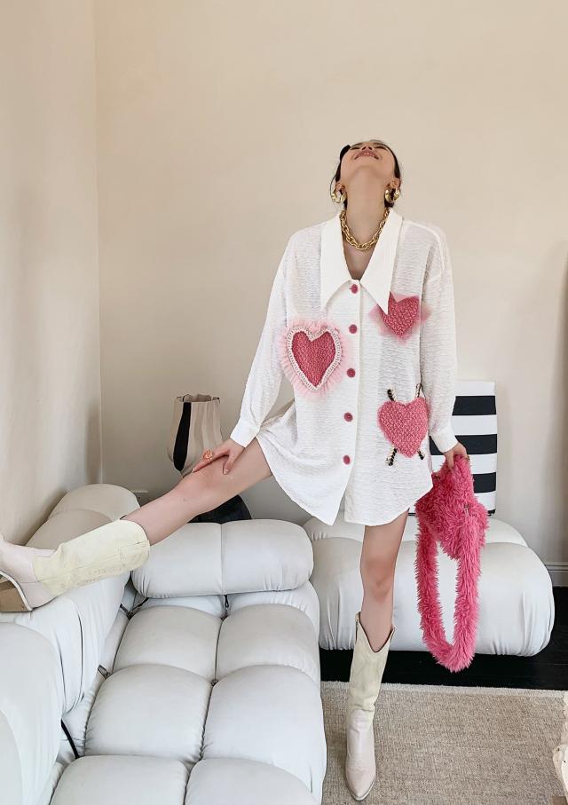 レディース シャツ 長袖 襟付き 前開き ボタン かわいい 大人可愛い きれいめ 上品 おしゃれ ラフ 個性的 主役級 存在感 キュート ハート柄 デート お出かけ イベント 女子会 休日 ショッピング 普段使い 着回し モテ 清楚 定番 XS S M 【UD0006】の通販は