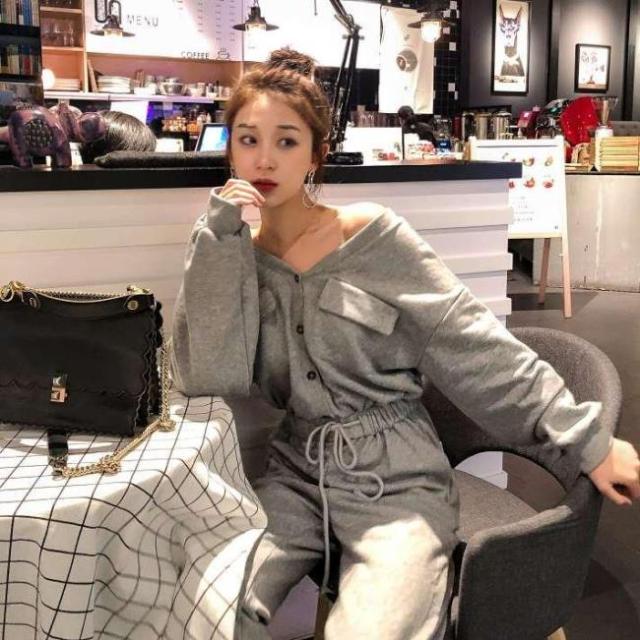 オールインワン スウェット 韓国 ファッション レディース ジャンプスーツ サロペット パンツ 夏 秋 レディース 黒 グレー ポケット ボタの通販はau Pay マーケット Vestito