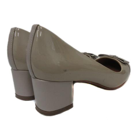 中古 ブルックスブラザーズ Brooks Brothers パンプス ヒール リボン ボタン エナメル レザー アイボリー 7 Ibs29の通販はau Pay マーケット ブランド古着のベクトル