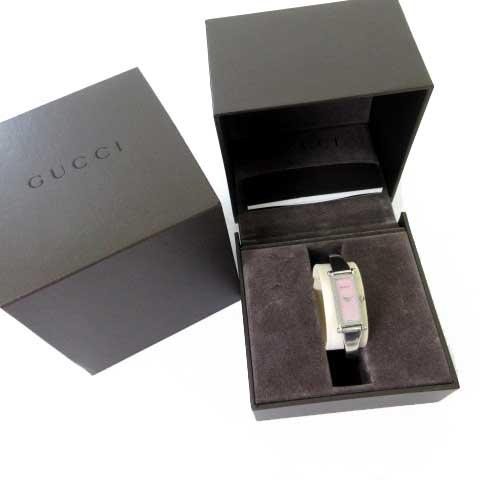【中古】グッチ GUCCI 腕時計 1500L 文字盤 ピンクシェル レクタンギュラー バングルウォッチ クオーツ の通販は