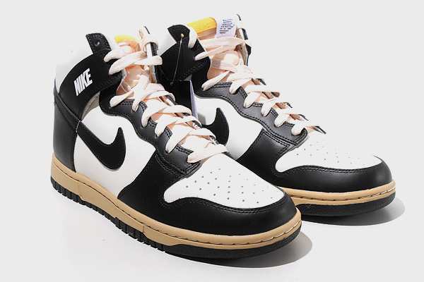 未使用!!Nike WMNS Dunk High  ダンク ハイ