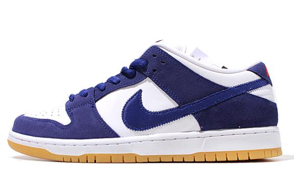 ナイキ　エアフォース 1 ’07(ブラック)26.5cm メレル メンズ ハイキングシューズ 防水 靴 アウトドア