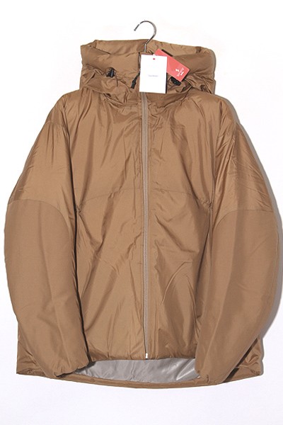 【中古】1 未使用品 SandWaterr サンドウォーター ORGANIZED HOODED PUFF BLOUSON / PE.ECO RIPSTOP / SORONA DUPONTの通販は 39,520円