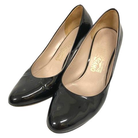 【中古】サルヴァトーレフェラガモ パンプス プレーンパンプス ヒール エナメル ラウンドトゥ 7 黒 ブラック レディースの通販は 5,900円