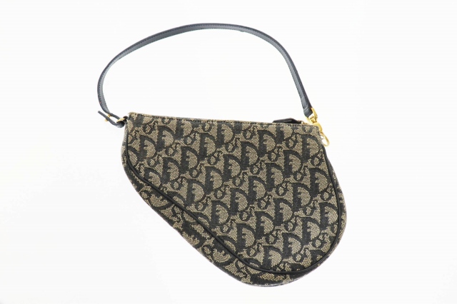 中古 クリスチャンディオール Christian Dior トロッター サドルポーチ Mc0031 青 ブルー 0811 0300 レディースの通販はau Pay マーケット ブランド古着のベクトル