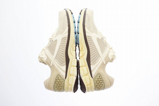 【中古】ナイキ NIKE WMNS ZOOM VOMERO 5 ウィメンズ ズーム ヴォメロ FB8825-111 28.5 アイボリー ▲■  230802/107｜au PAY マーケット