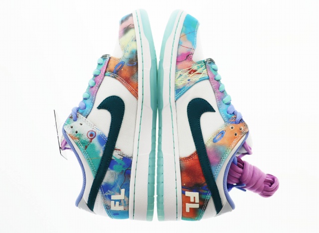 中古】ナイキ NIKE ×FUTURA SB DUNK LOW OG QS White and GeodeTeal