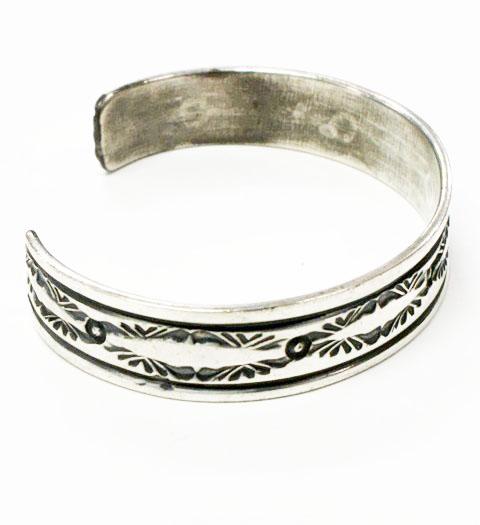 【中古】ナバホ族 Navajo シルバー バングル HRM ヘンリーマリアーノ 作 スタンプワーク 925 ▲ 260209_2