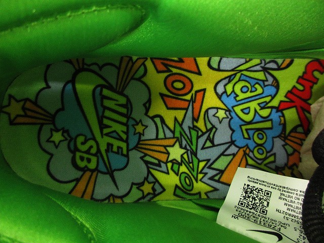 中古】未使用品 ナイキ NIKE SB DUNK LOW GIRLS FZ8319 300 ダンク