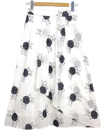 【中古】インゲボルグ INGEBORG カメリアリボン刺繍スカート 2025SS オフxネイビー 3 (9号) 白 コットン 綿 ボトムス