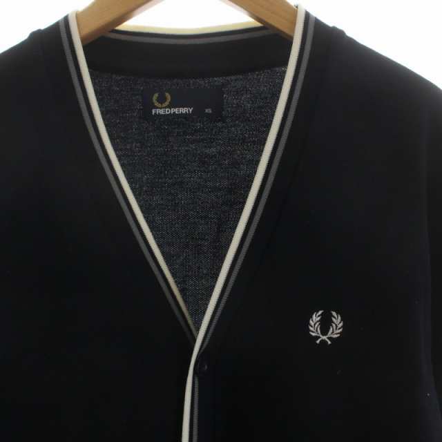 Fred Perry くるみボタン Vネックカーディガン