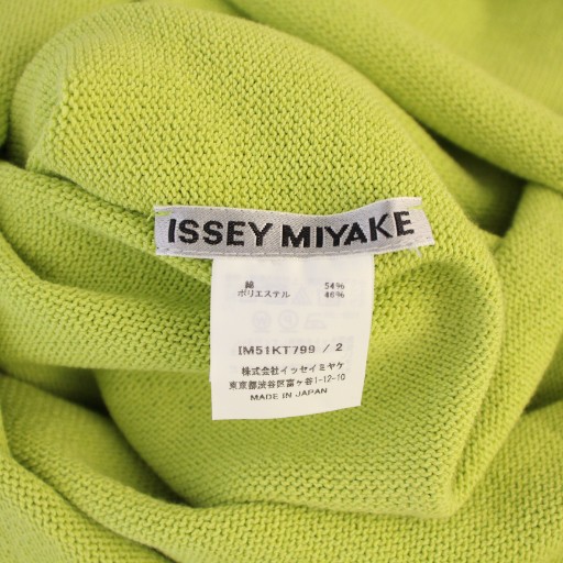 【中古】イッセイミヤケ ISSEY MIYAKE 25SS WEAR AND WORN ニット ワンピース ひざ丈 長袖 2 黄緑 レディース